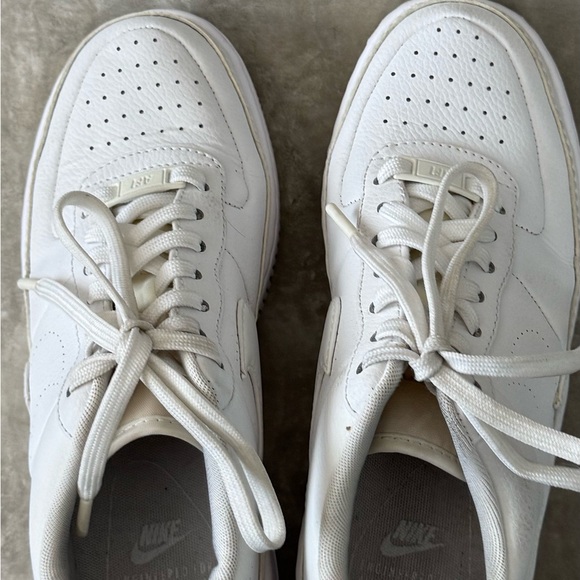 Nike Off-White Sneakers - Picture 8 of 9